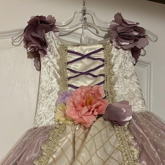 Halloween princess dress 5-6 yr - Picture 5 of 5